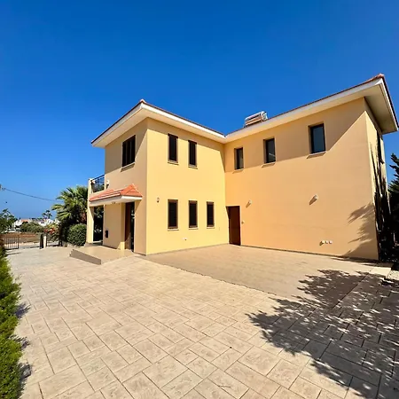 Villa Aurora Gardens Spacious 3 Bedroom In Protaras