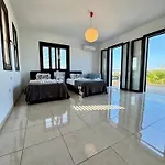 Вилла Aurora Gardens Spacious 3 Bedroom In Protaras *