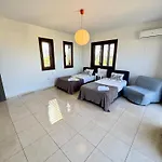 Вилла Aurora Gardens Spacious 3 Bedroom In Protaras