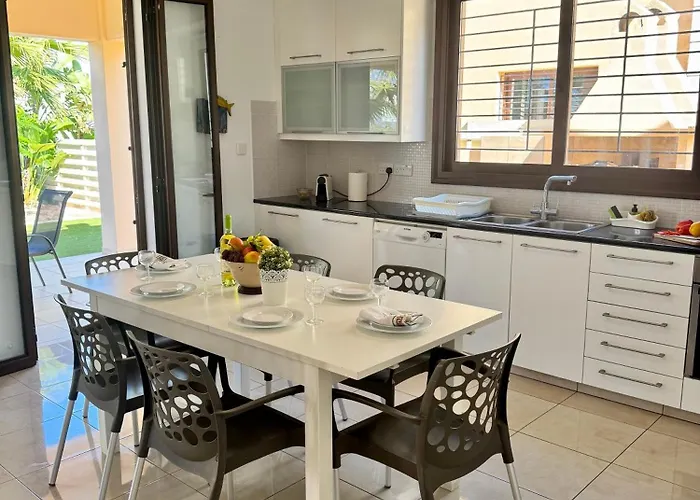 Aurora Gardens Spacious 3 Bedroom In Protaras Вилла