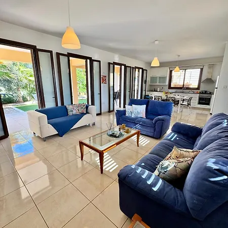 Aurora Gardens Spacious 3 Bedroom In