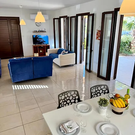 Aurora Gardens Spacious 3 Bedroom In * بروتاراس